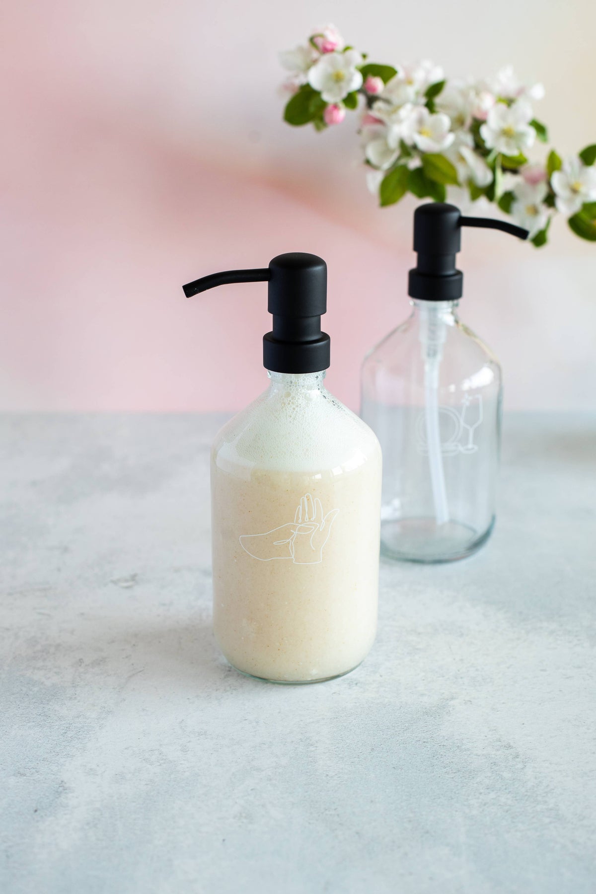 Little Bee Fresh | Såpedispenser i glass 500 ml – Hands Black