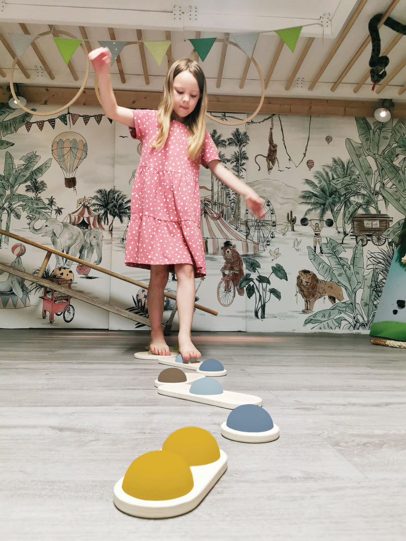 small foot | Balansesteiner av Tre