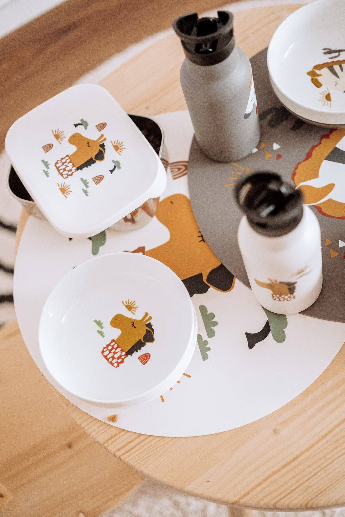 Kikadu | Matboks i rustfritt stål, med silikonlokk (3 rom) | 900ml | Hvit Sjiraff