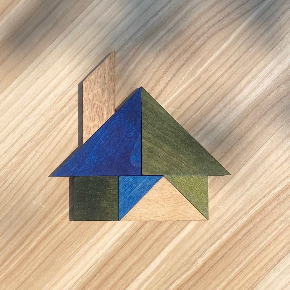 Wooden Story | Tangram i tre – Montessori puslespill (blå)