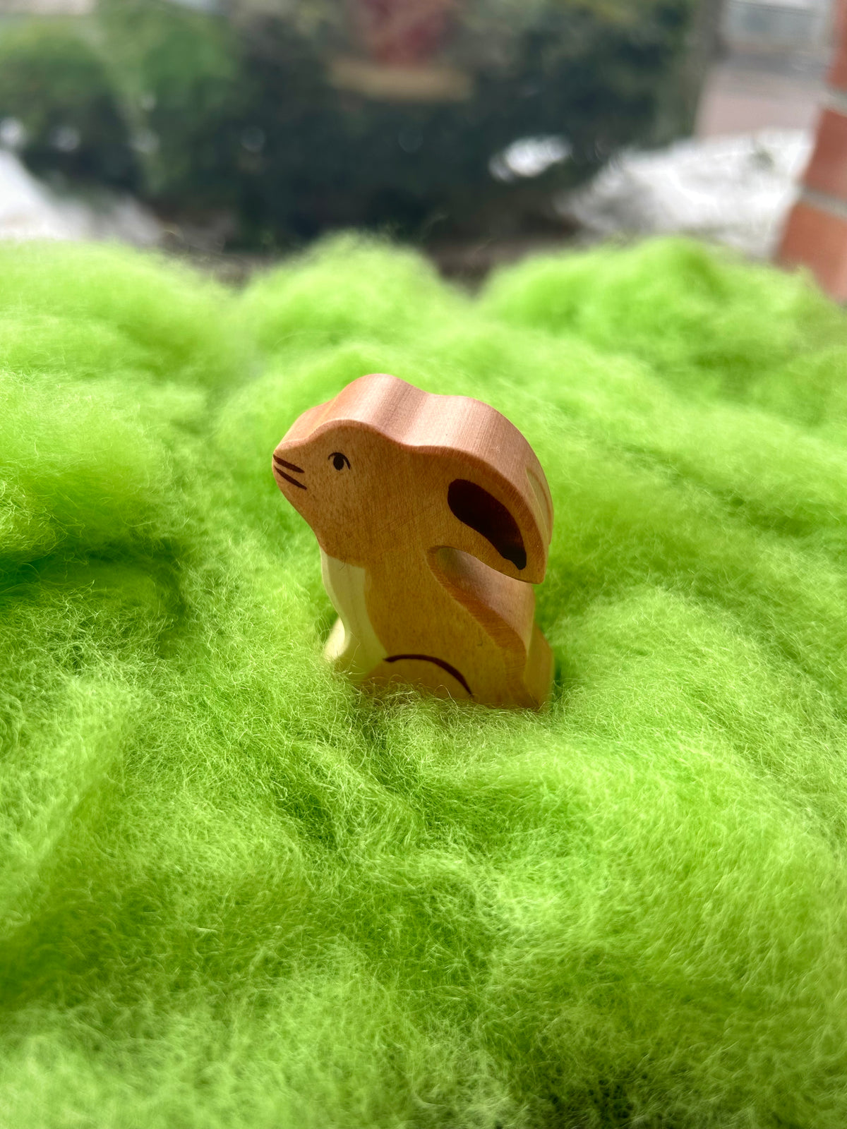 Holztiger | Hare i Tre - Sittende