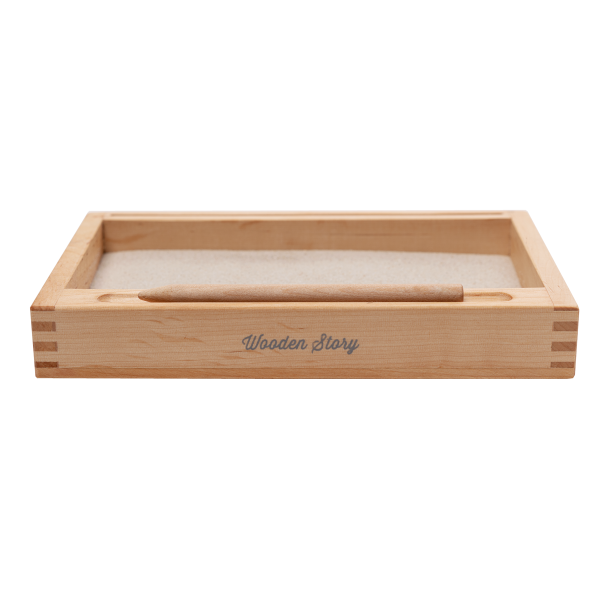 Wooden Story | Skrivebrett med sand – Montessori sanseleke