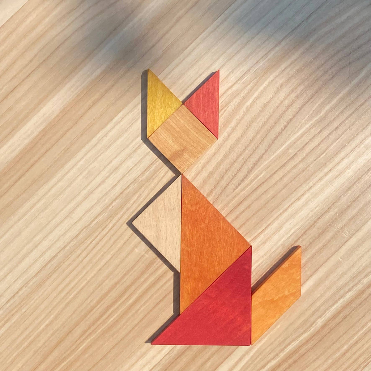 Wooden Story | Tangram i tre – Montessori puslespill (Oransj)