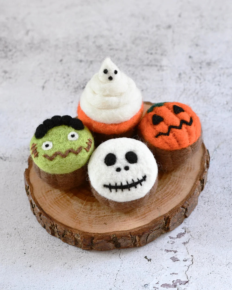 Tara Treasures | Halloween-cupcakes i tovet ull – 4 stk