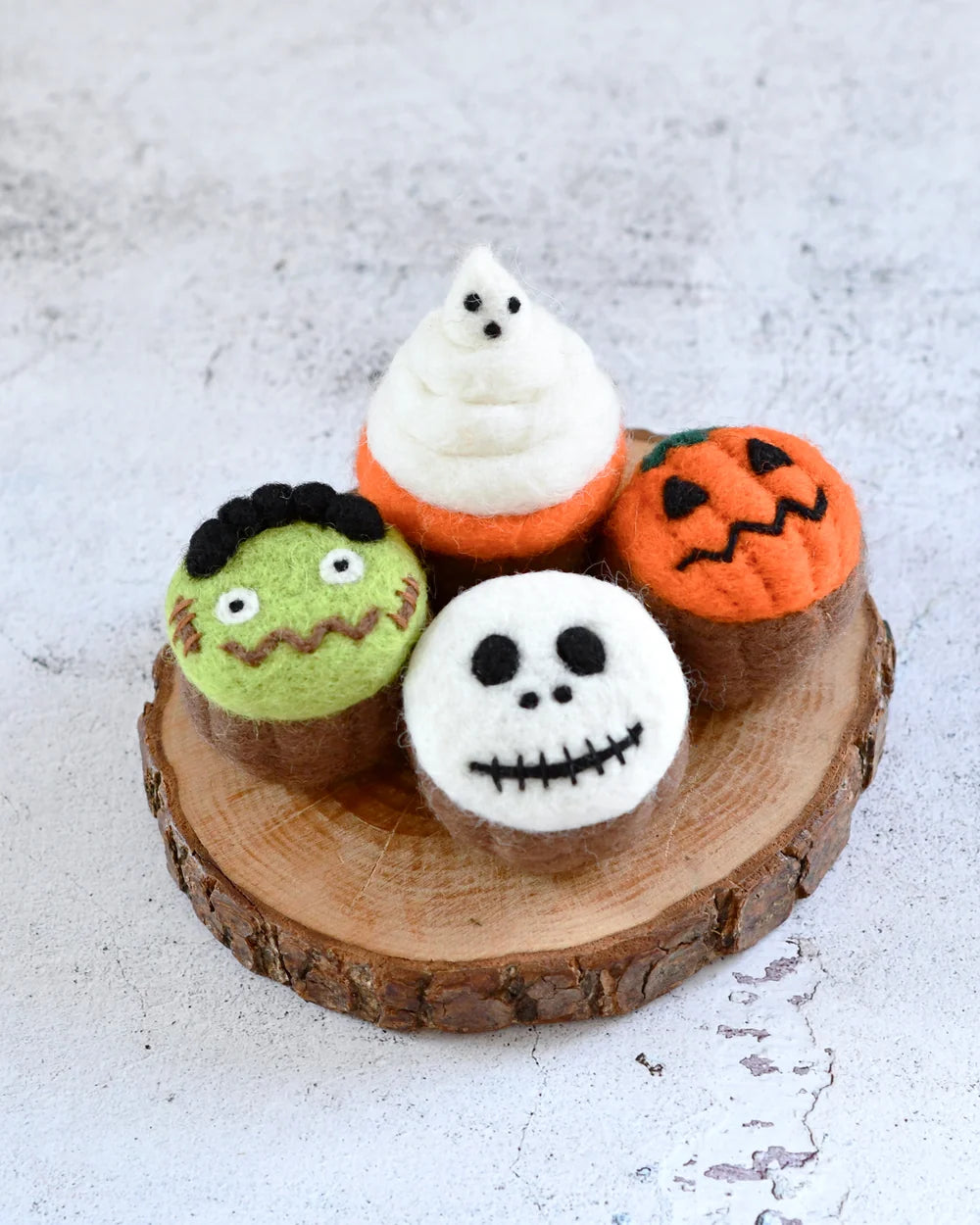 Tara Treasures | Halloween-cupcakes i tovet ull – 4 stk