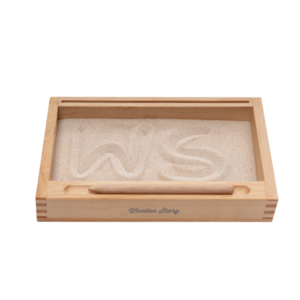 Wooden Story | Skrivebrett med sand – Montessori sanseleke