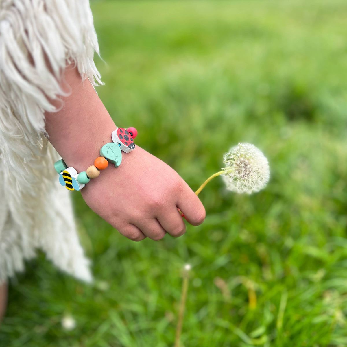 Cotton Twist | Perlesett med Treperler, Marihøne | 10 Armbånd