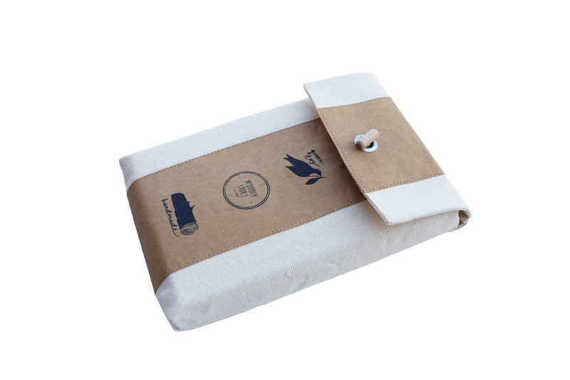 Wooden Story | Skrivebrett med sand og trekuler – Montessori sanseleke