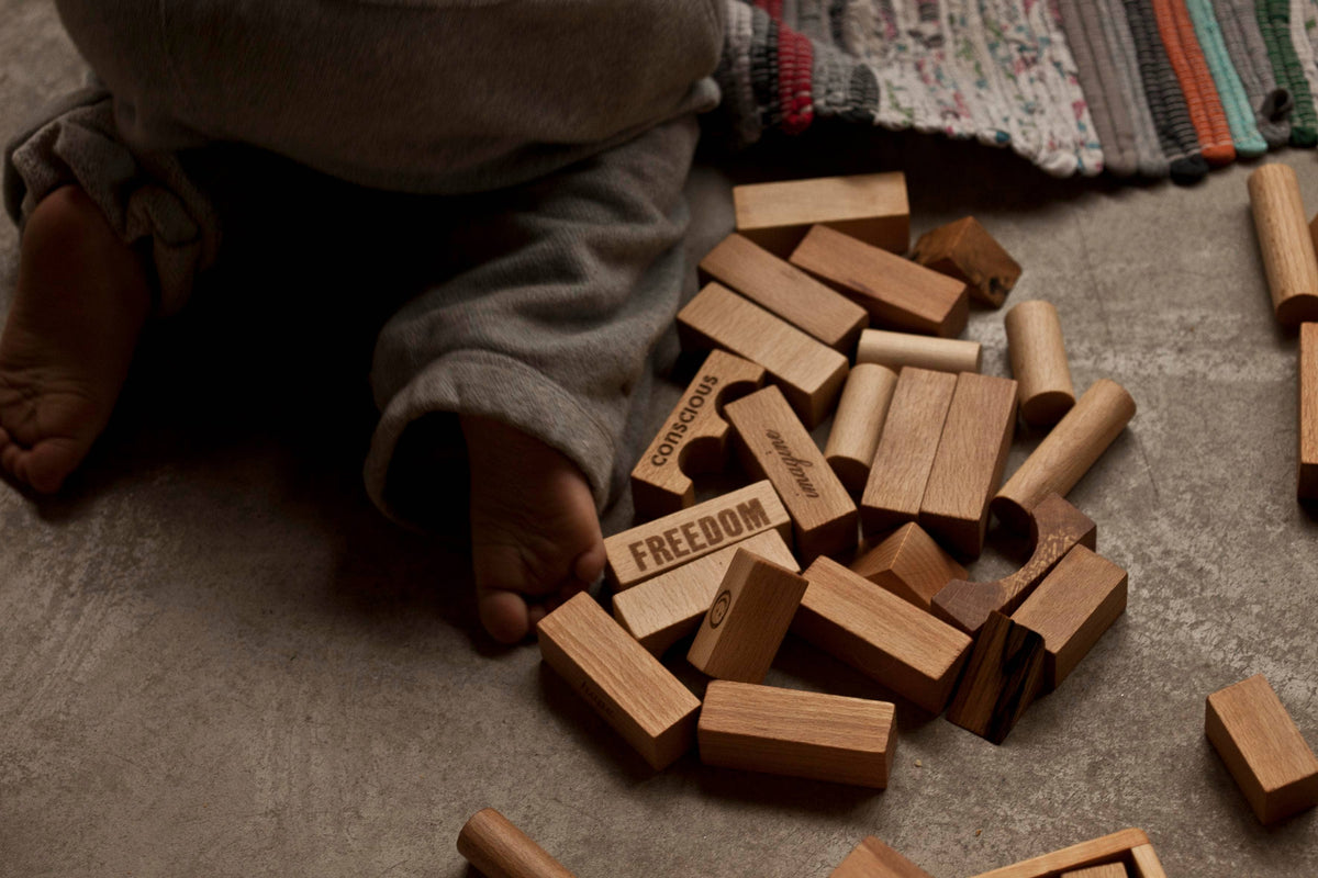 Wooden Story | Treklosser i trebrett – 30 stk (Lyst tre)