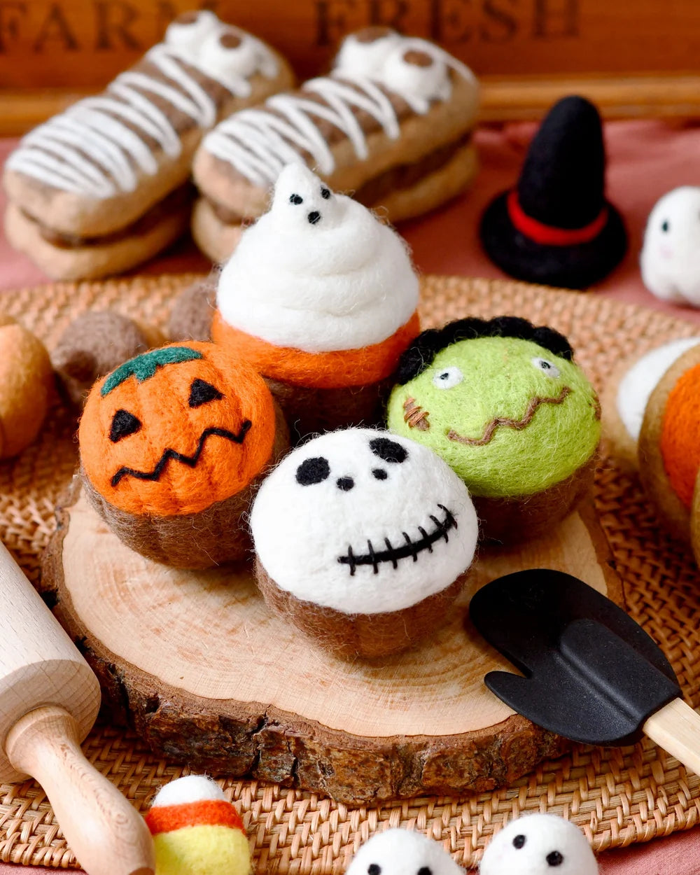 Tara Treasures | Halloween-cupcakes i tovet ull – 4 stk