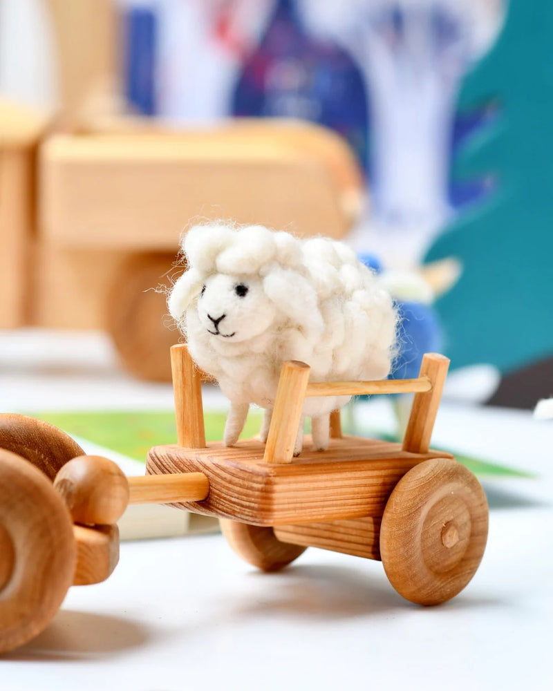 Tara Treasures | Hvit sau i tovet ull