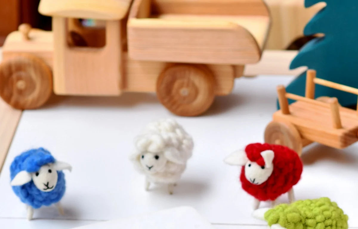 Tara Treasures | Hvit sau i tovet ull