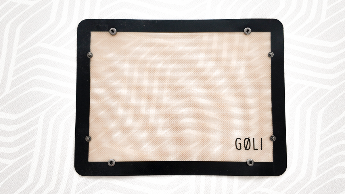 GØLI | Bakematte / Stekematte i 100% Silikon, 30 x 40 cm med Hjørneknapper