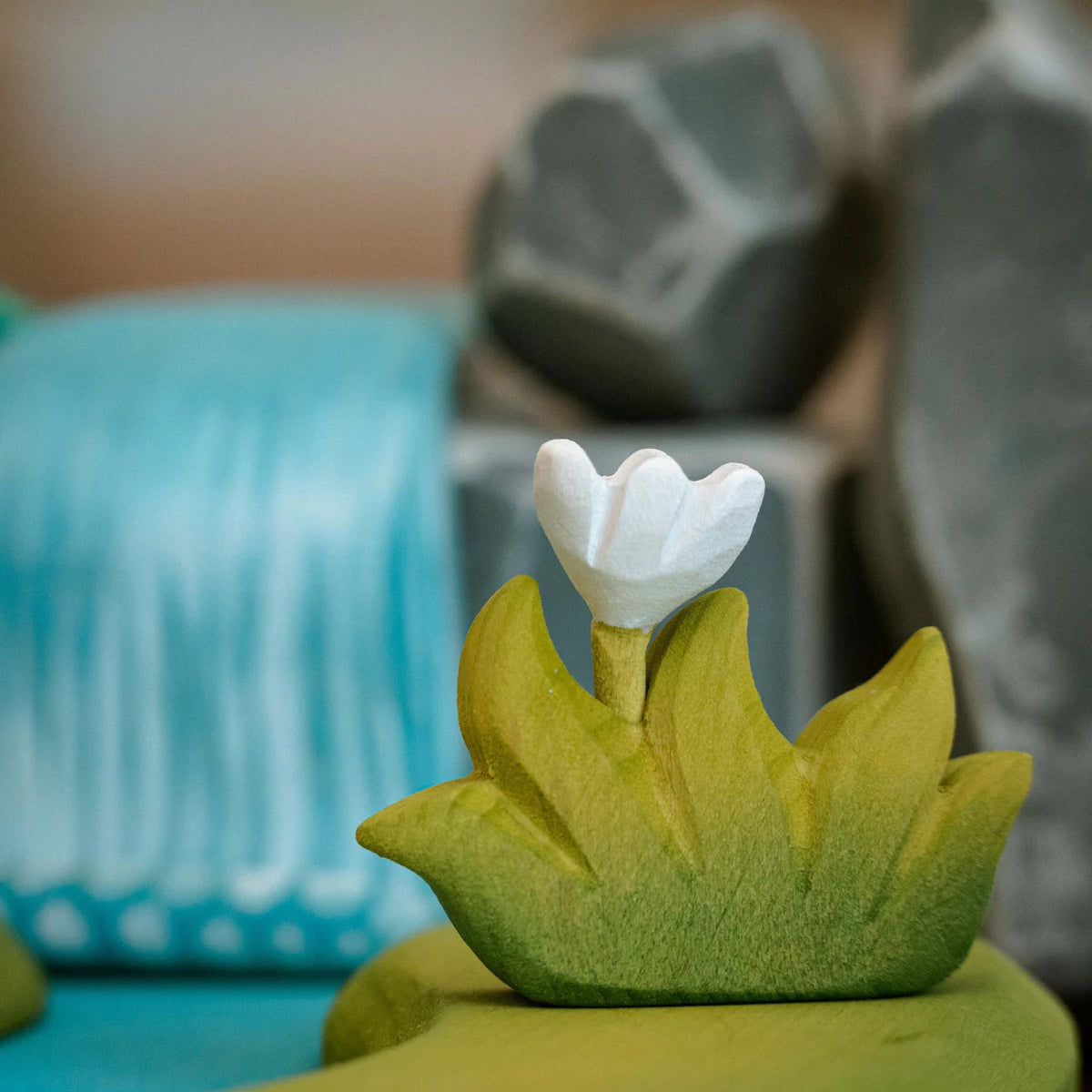 BumbuToys | Gress med hvit blomst - liten