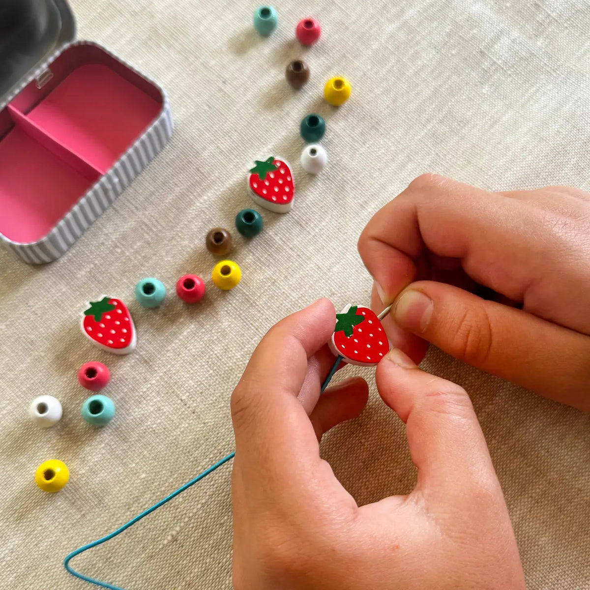 Cotton Twist | Perlesett med Treperler, Jordbær