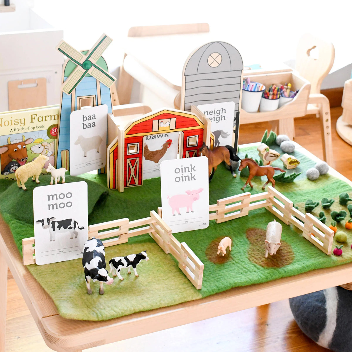 Tara Treasures | Stor lekematte i tovet ull ( 80x50) – bondegård